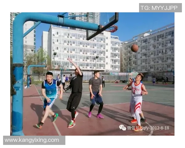 广州滑板队的区域防守策略解析与滑板热点探讨