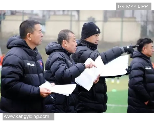 足球明星勇敢挑战新领域拍摄浪漫吻戏引发粉丝热议与期待 足球明星勇敢挑战新领域拍摄浪漫吻戏引发粉丝热议与期待